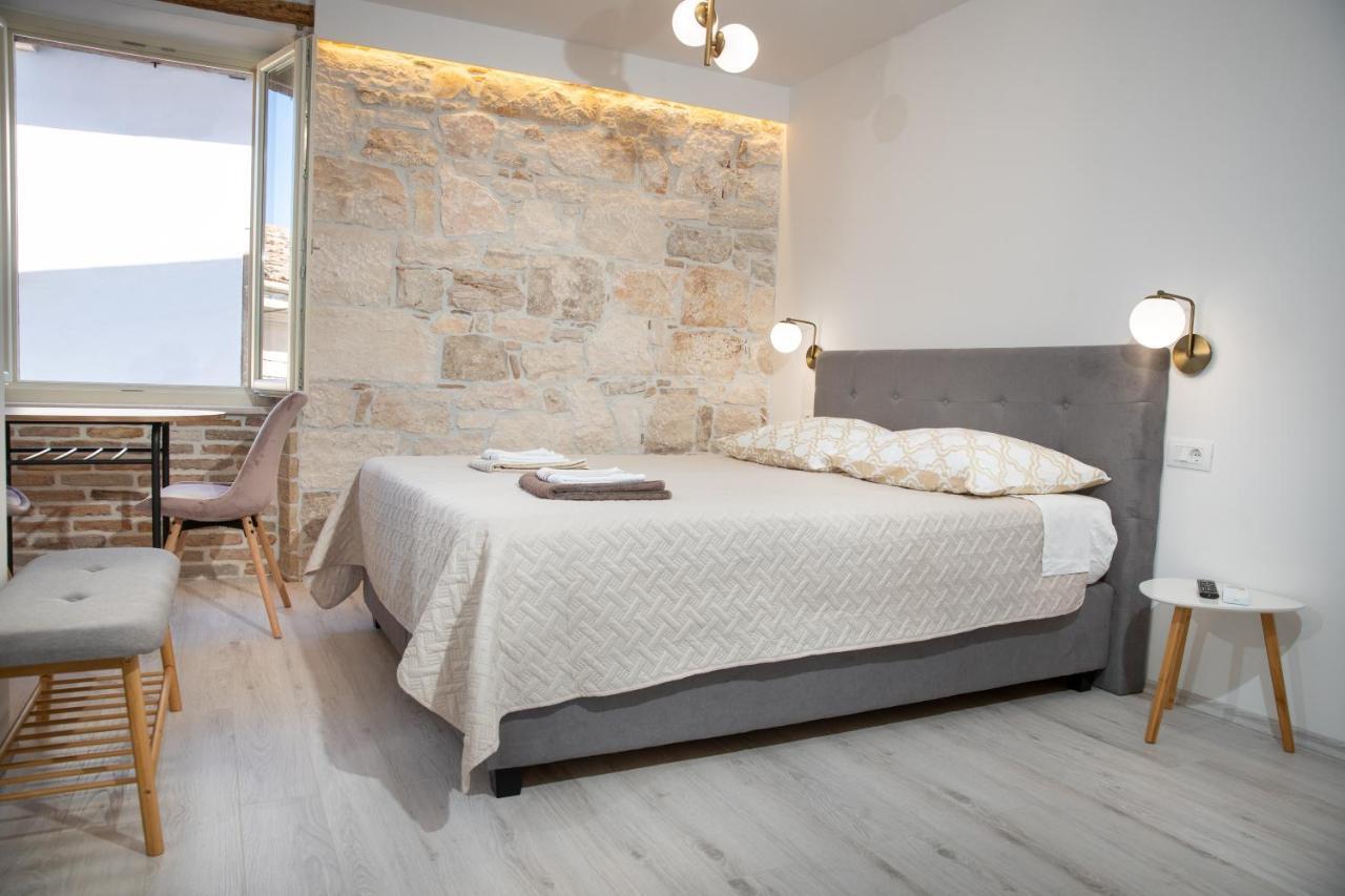 Apartments And Rooms Luan Ρόβινι Εξωτερικό φωτογραφία