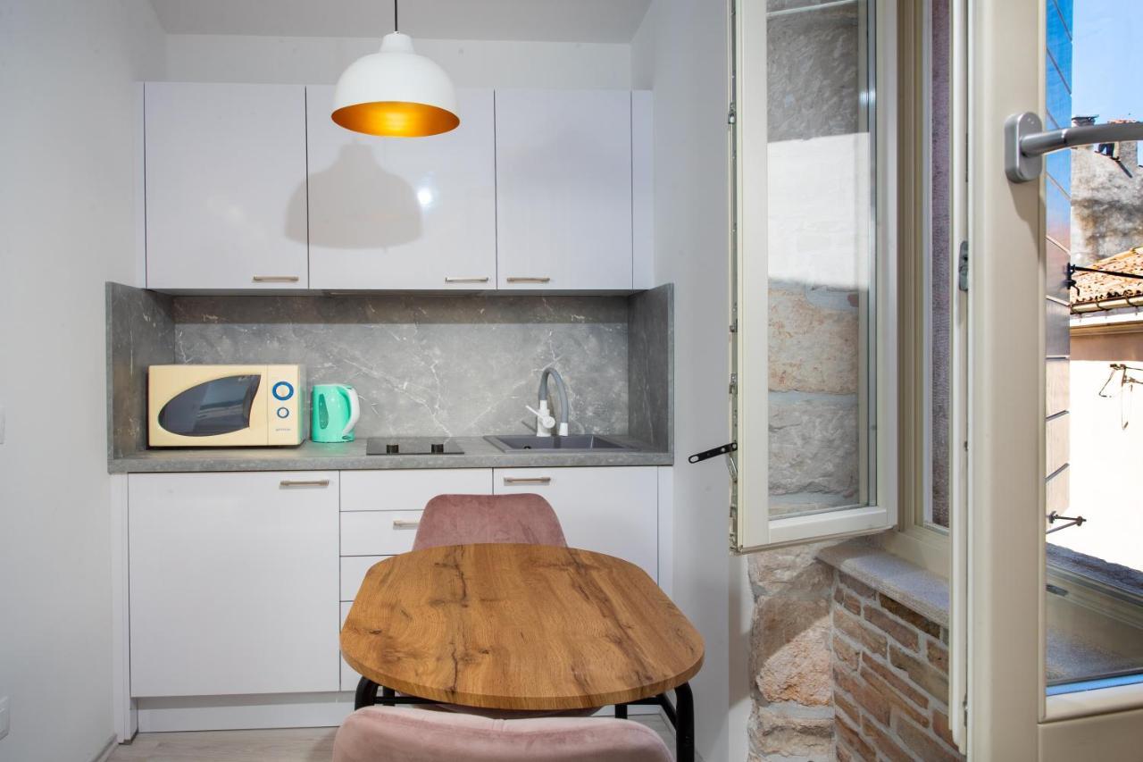 Apartments And Rooms Luan Ρόβινι Εξωτερικό φωτογραφία
