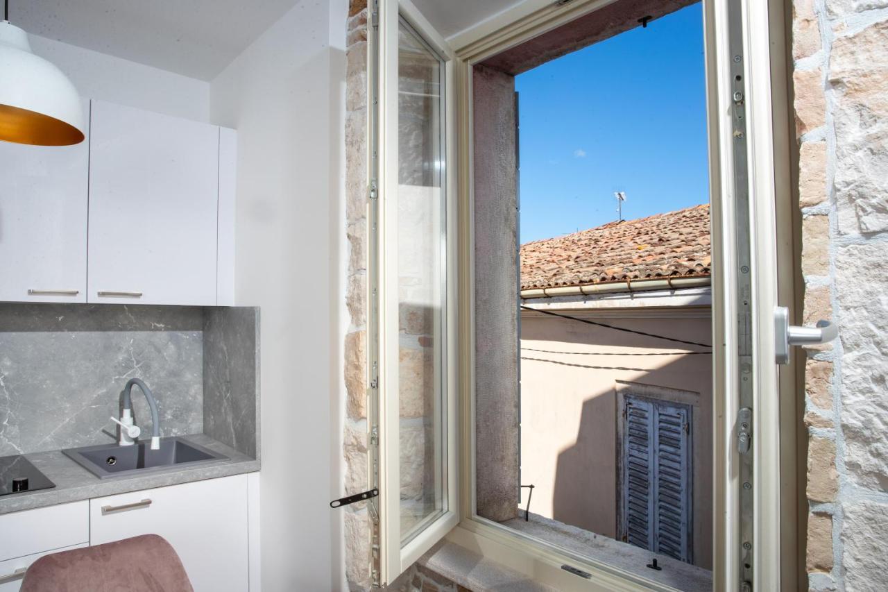 Apartments And Rooms Luan Ρόβινι Εξωτερικό φωτογραφία