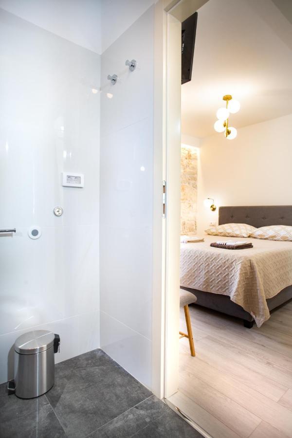 Apartments And Rooms Luan Ρόβινι Εξωτερικό φωτογραφία