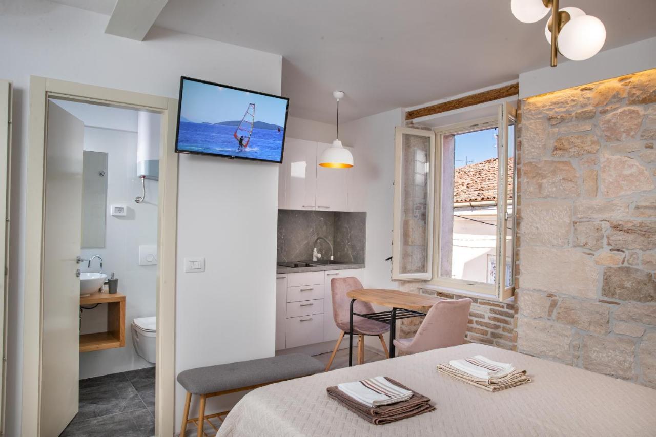 Apartments And Rooms Luan Ρόβινι Εξωτερικό φωτογραφία
