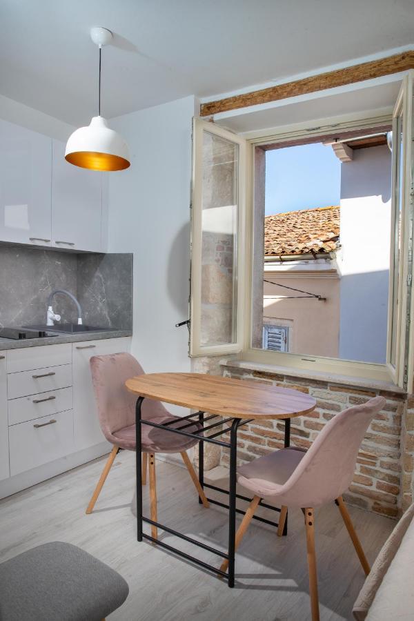 Apartments And Rooms Luan Ρόβινι Εξωτερικό φωτογραφία
