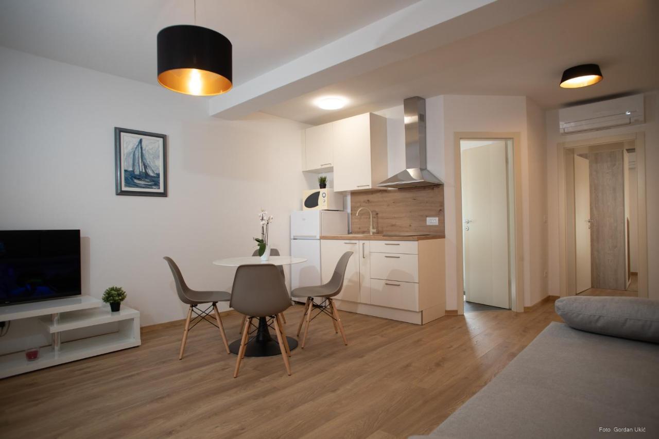 Apartments And Rooms Luan Ρόβινι Εξωτερικό φωτογραφία
