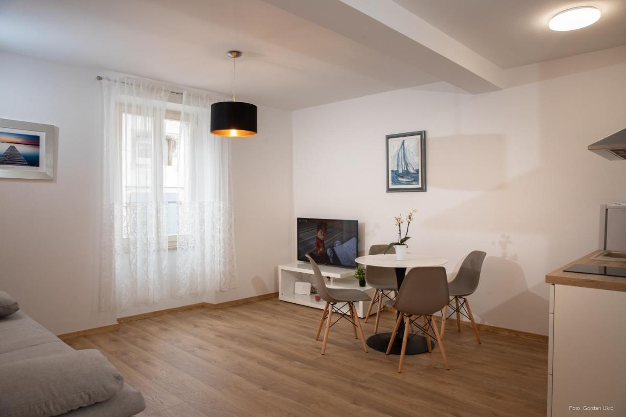 Apartments And Rooms Luan Ρόβινι Εξωτερικό φωτογραφία