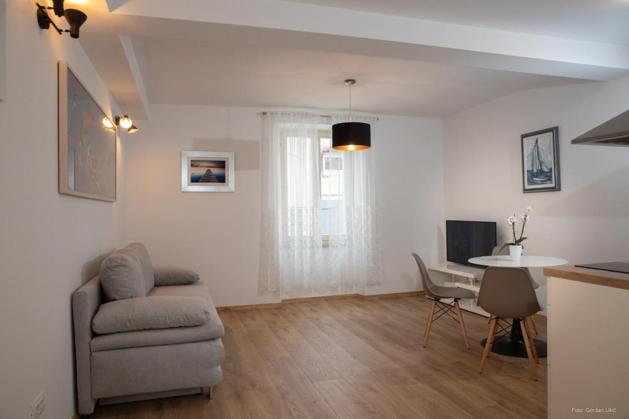 Apartments And Rooms Luan Ρόβινι Εξωτερικό φωτογραφία