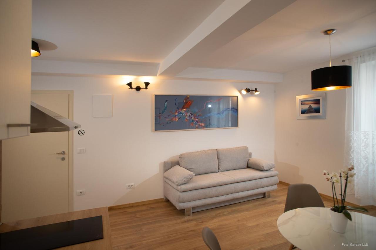 Apartments And Rooms Luan Ρόβινι Εξωτερικό φωτογραφία