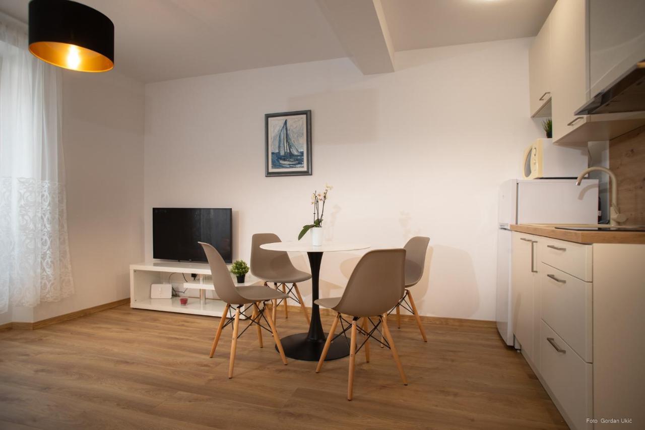 Apartments And Rooms Luan Ρόβινι Εξωτερικό φωτογραφία