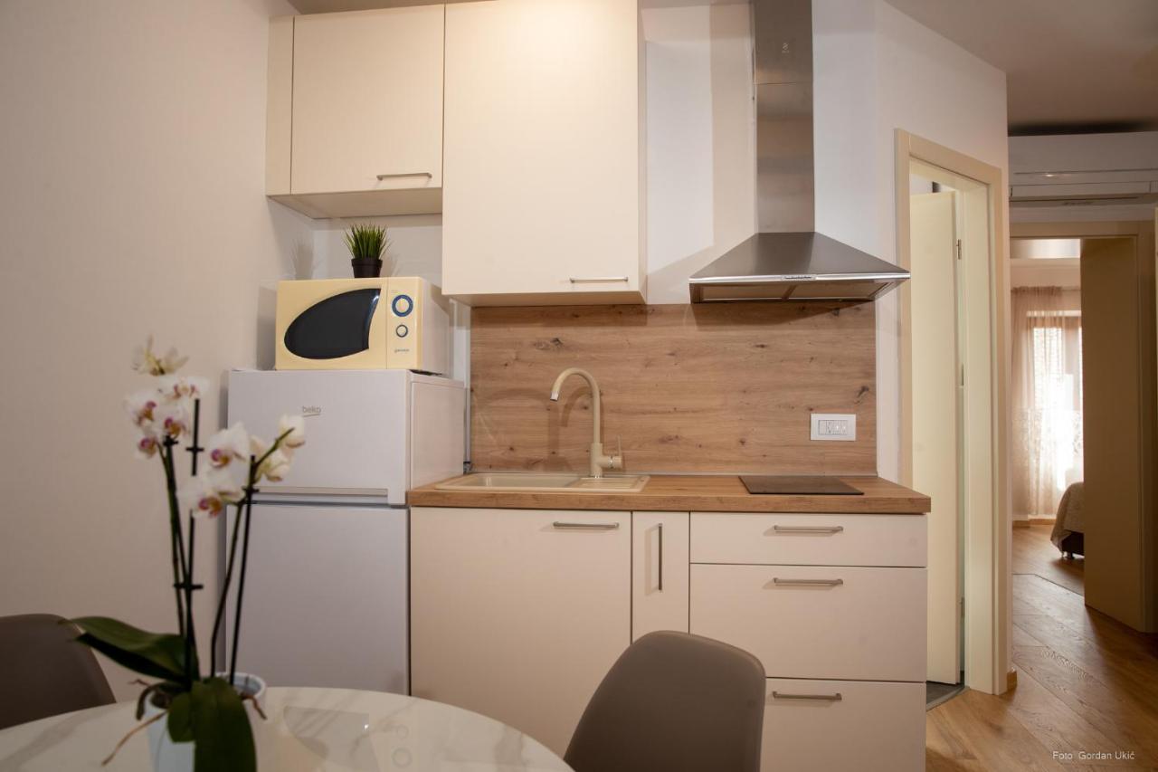 Apartments And Rooms Luan Ρόβινι Εξωτερικό φωτογραφία