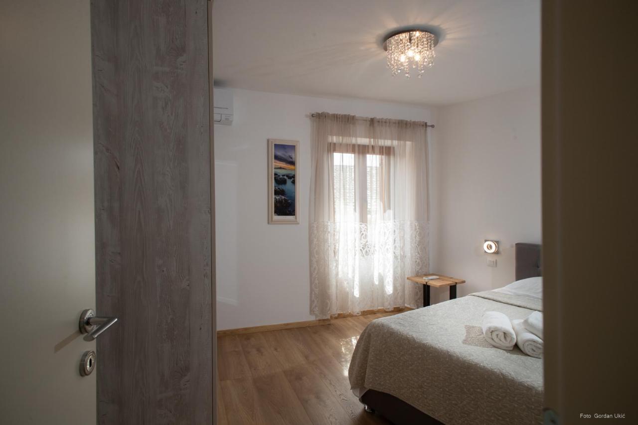 Apartments And Rooms Luan Ρόβινι Εξωτερικό φωτογραφία