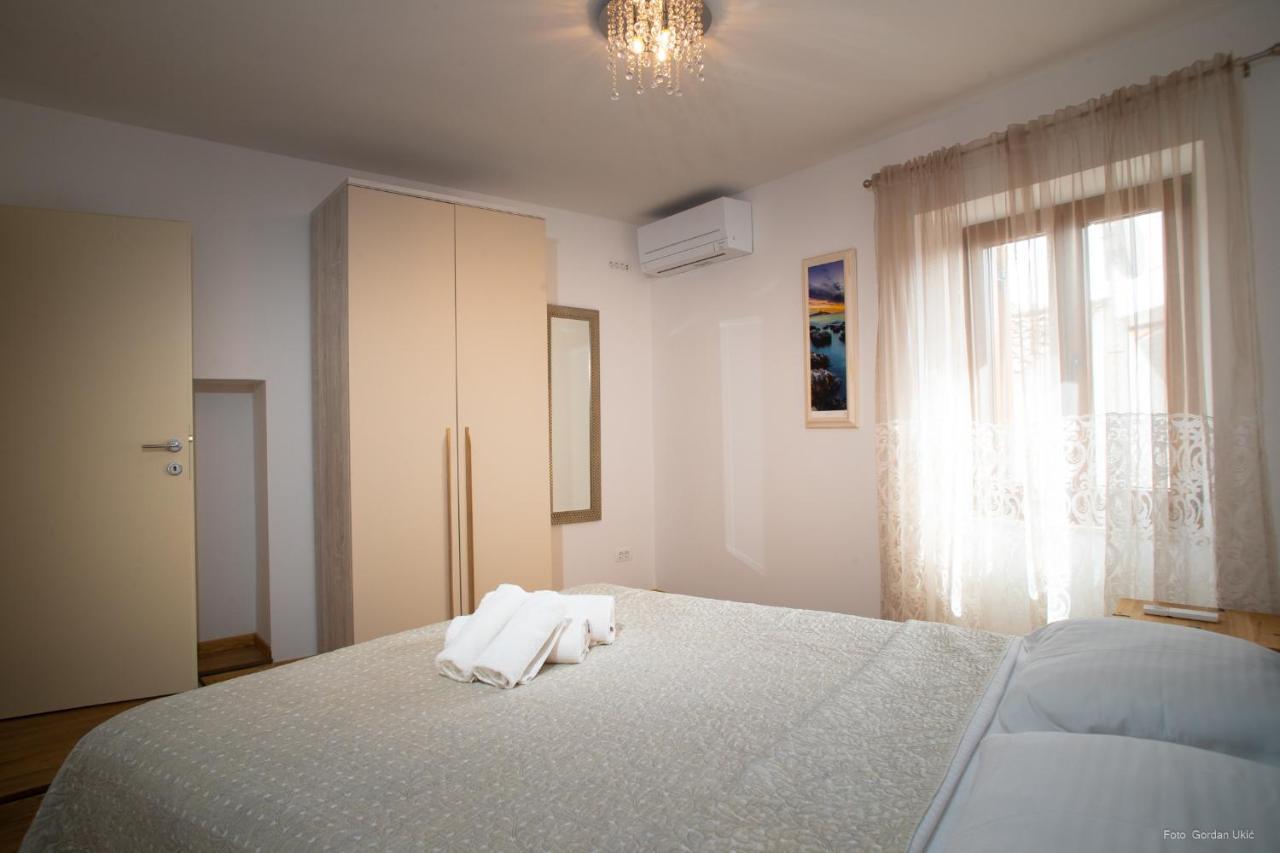 Apartments And Rooms Luan Ρόβινι Εξωτερικό φωτογραφία
